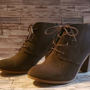 Tom's Brown Suede Booties